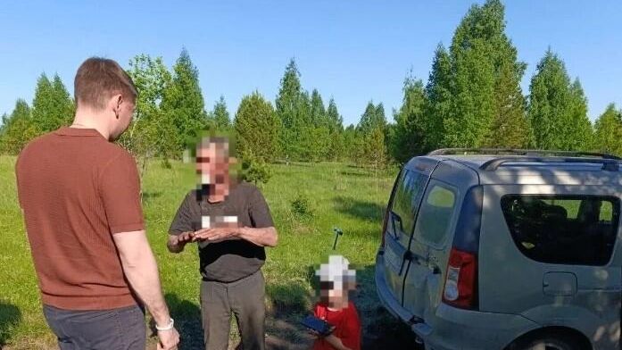 Сотрудники полиции Самарской области нашли пожилого мужчину с четырехлетним внуком, заблудившихся на машине в лесу Сотрудники полиции Самарской области нашли пожилого мужчину с четырехлетним внуком, заблудившихся на машине в лесу - РИА Новости, 1920, 17.05.2026