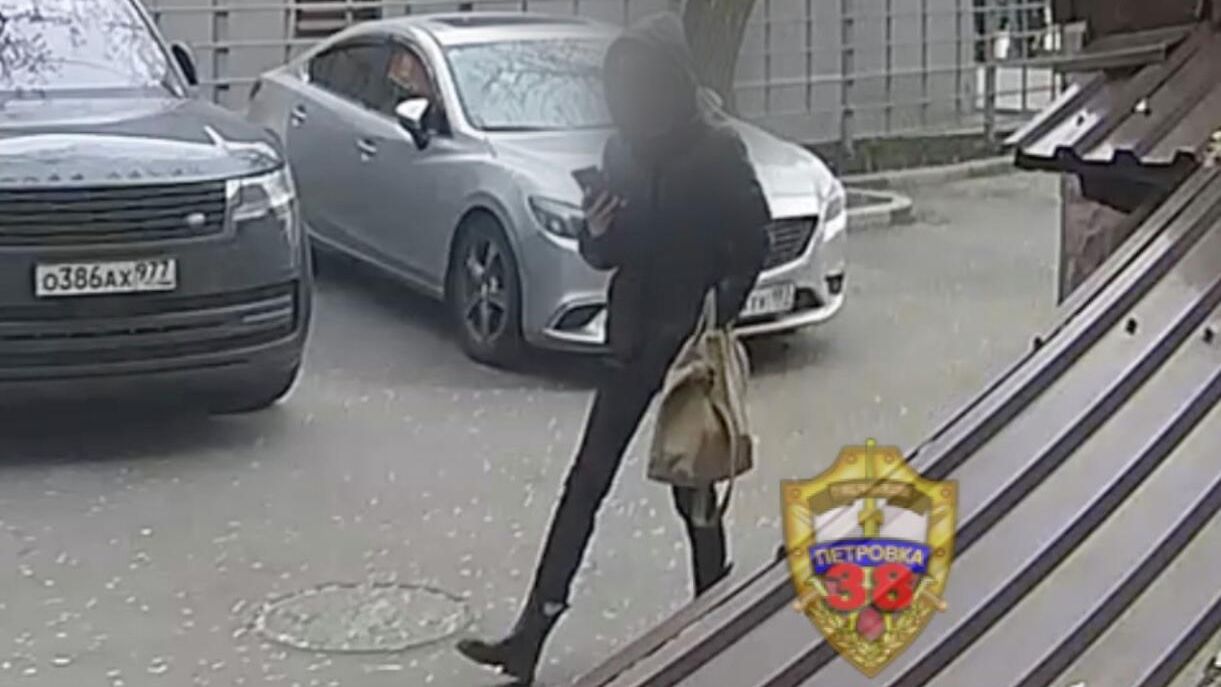 Одна из соучастниц телефонных аферистов, забравших имущество семьи москвичей стоимостью свыше 16 миллионов рублей - РИА Новости, 1920, 18.05.2026