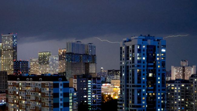 Грозовые тучи над Москвой