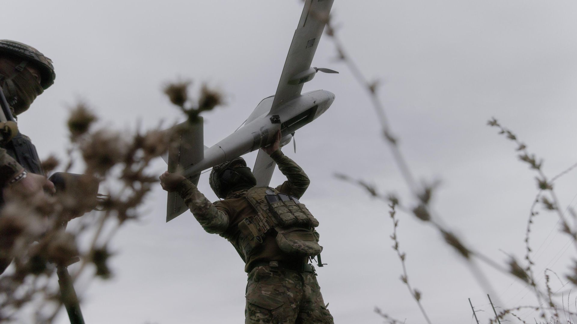 Украинский военнослужащий с беспилотником Украинский военнослужащий с беспилотником - РИА Новости, 1920, 01.06.2026