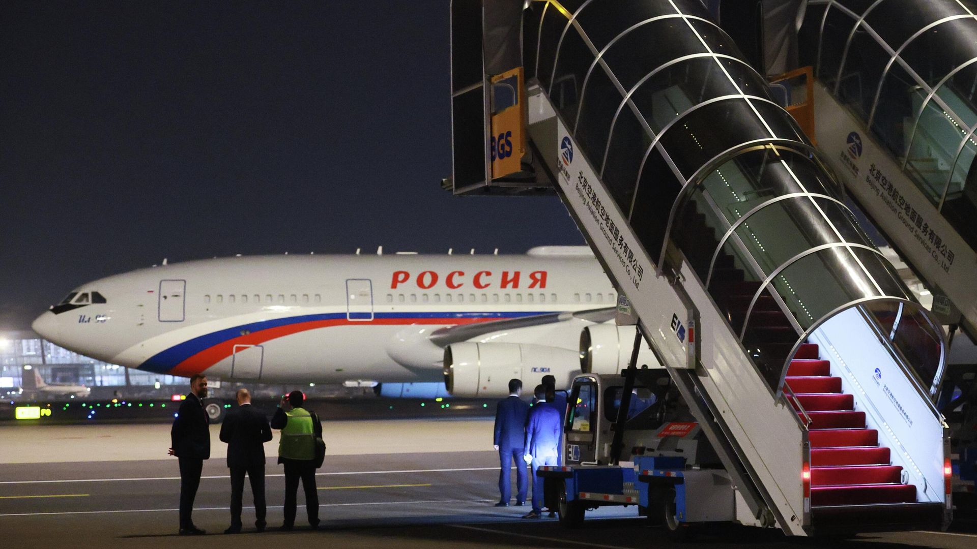 Самолет президента РФ Владимира Путина в аэропорту Пекина Самолет президента РФ Владимира Путина в аэропорту Пекина - РИА Новости, 1920, 19.05.2026