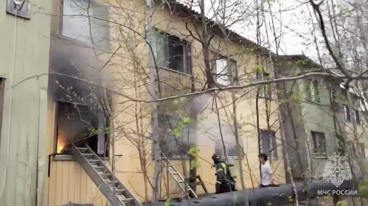 Пожар в многоквартирном доме в Пыть-Яхе в Ханты-Мансийском автономном округе Пожар в многоквартирном доме в Пыть-Яхе в Ханты-Мансийском автономном округе - РИА Новости, 1920, 19.05.2026