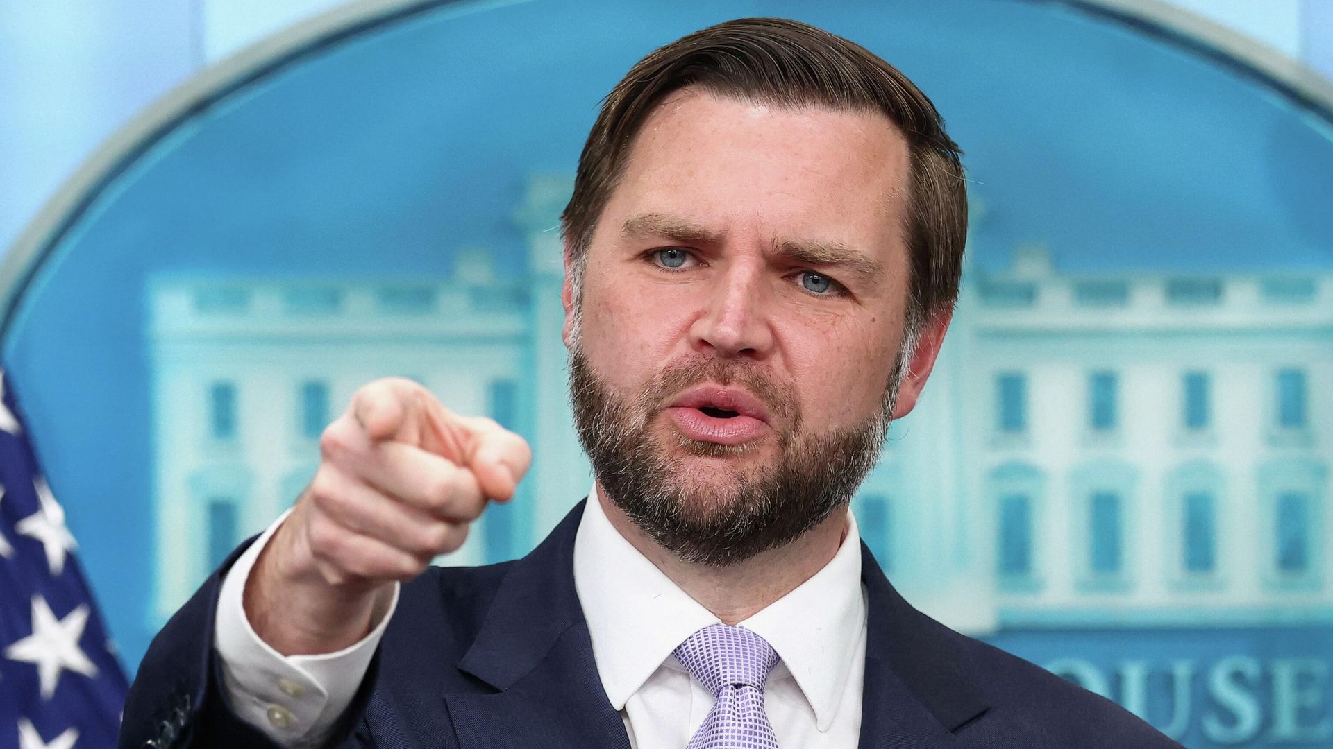 Вице-президент США Джей Ди Вэнс во время брифинга в Белом доме в Вашингтоне - РИА Новости, 1920, 19.05.2026