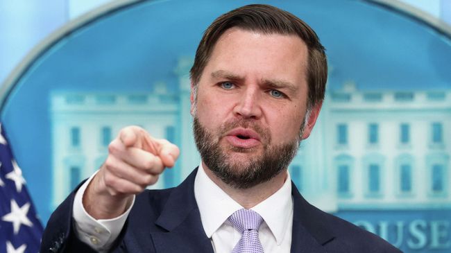 Вице-президент США Джей Ди Вэнс во время брифинга в Белом доме в Вашингтоне