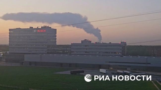 Пожар на складе в селе Белый Раст в Подмосковье