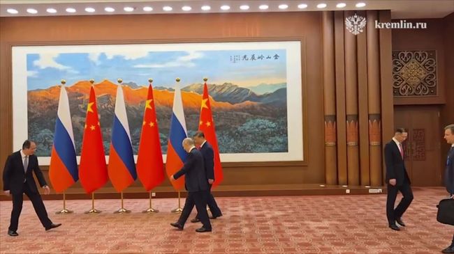 Путин и Си Цзиньпин на переговорах в Доме народных собраний в Пекине