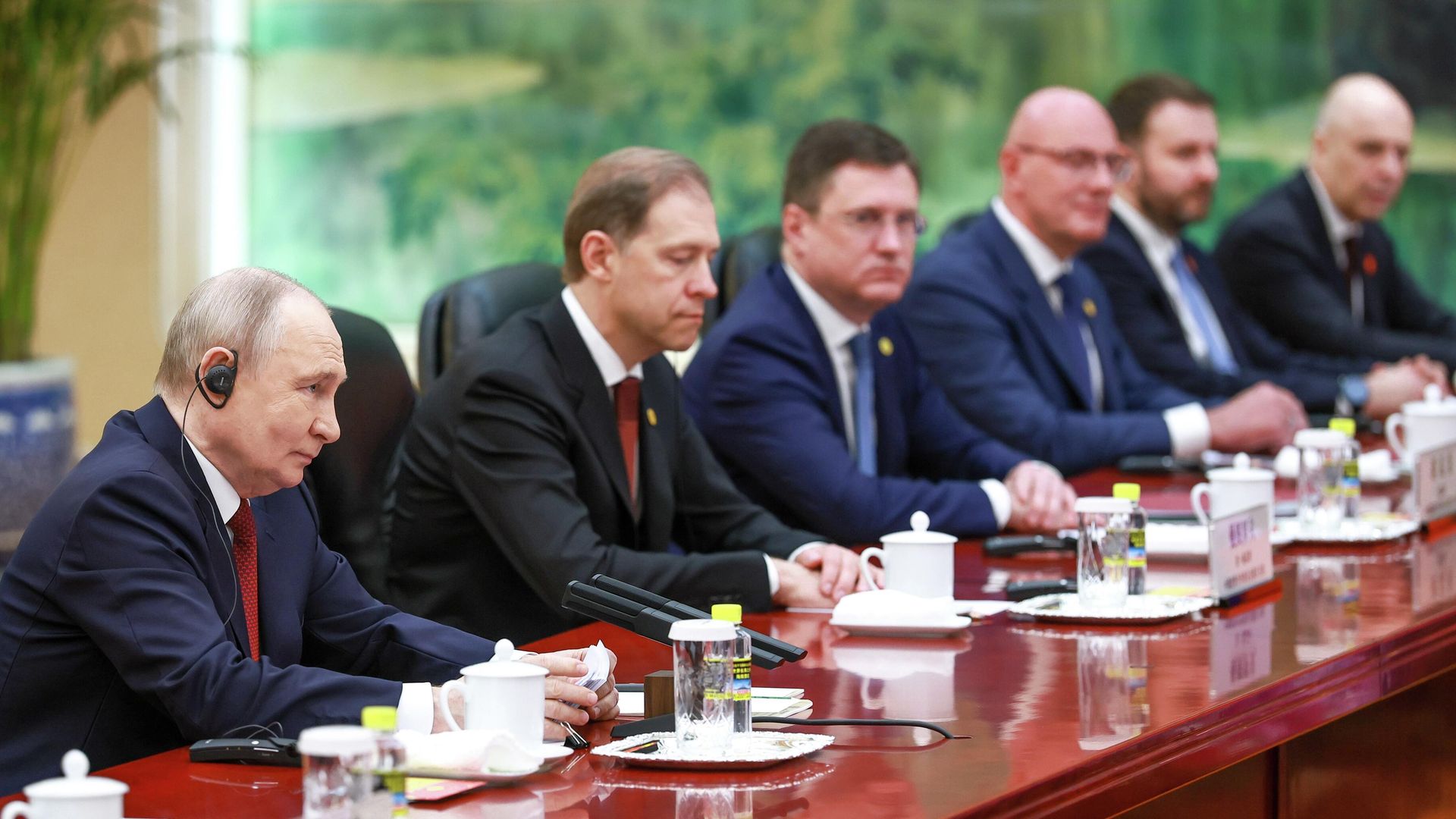 Президент России Владимир Путин во время переговоров с председателем КНР Си Цзиньпином в Доме народных собраний в Пекине - РИА Новости, 1920, 20.05.2026
