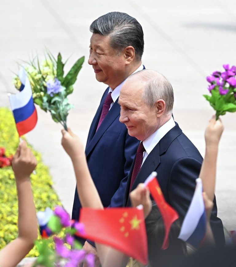 Президент России Владимир Путин и председатель КНР Си Цзиньпин во время встречи в Пекине Президент России Владимир Путин и председатель КНР Си Цзиньпин во время встречи в Пекине