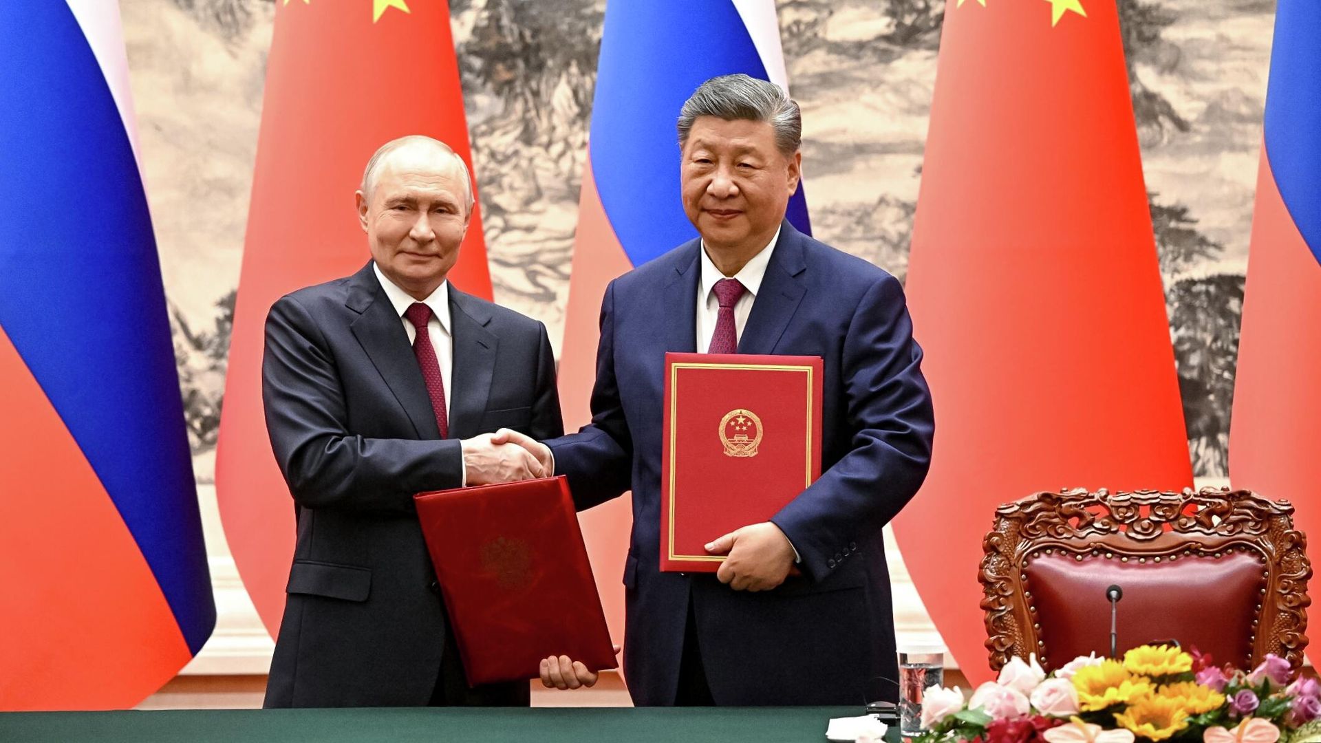 Президент России Владимир Путин и председатель КНР Си Цзиньпин Президент России Владимир Путин и председатель КНР Си Цзиньпин - РИА Новости, 1920, 20.05.2026