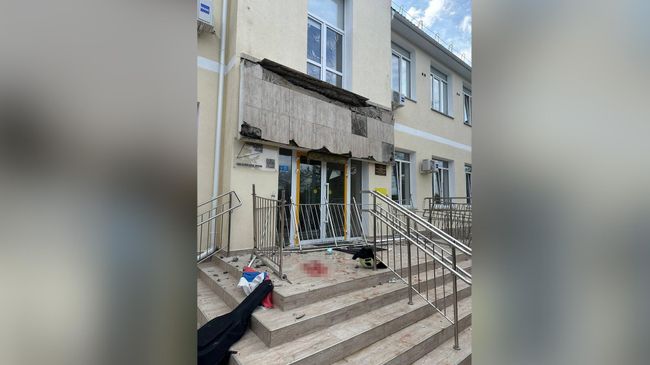 Последствия обрушения балкона в школе № 13 в Севастополе