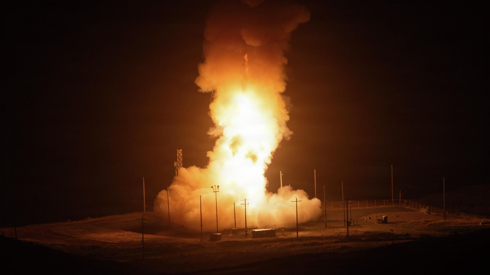 Тестовый пуск межконтинентальной баллистической ракеты Minuteman III. 20 мая 2026 года - РИА Новости, 1920, 20.05.2026