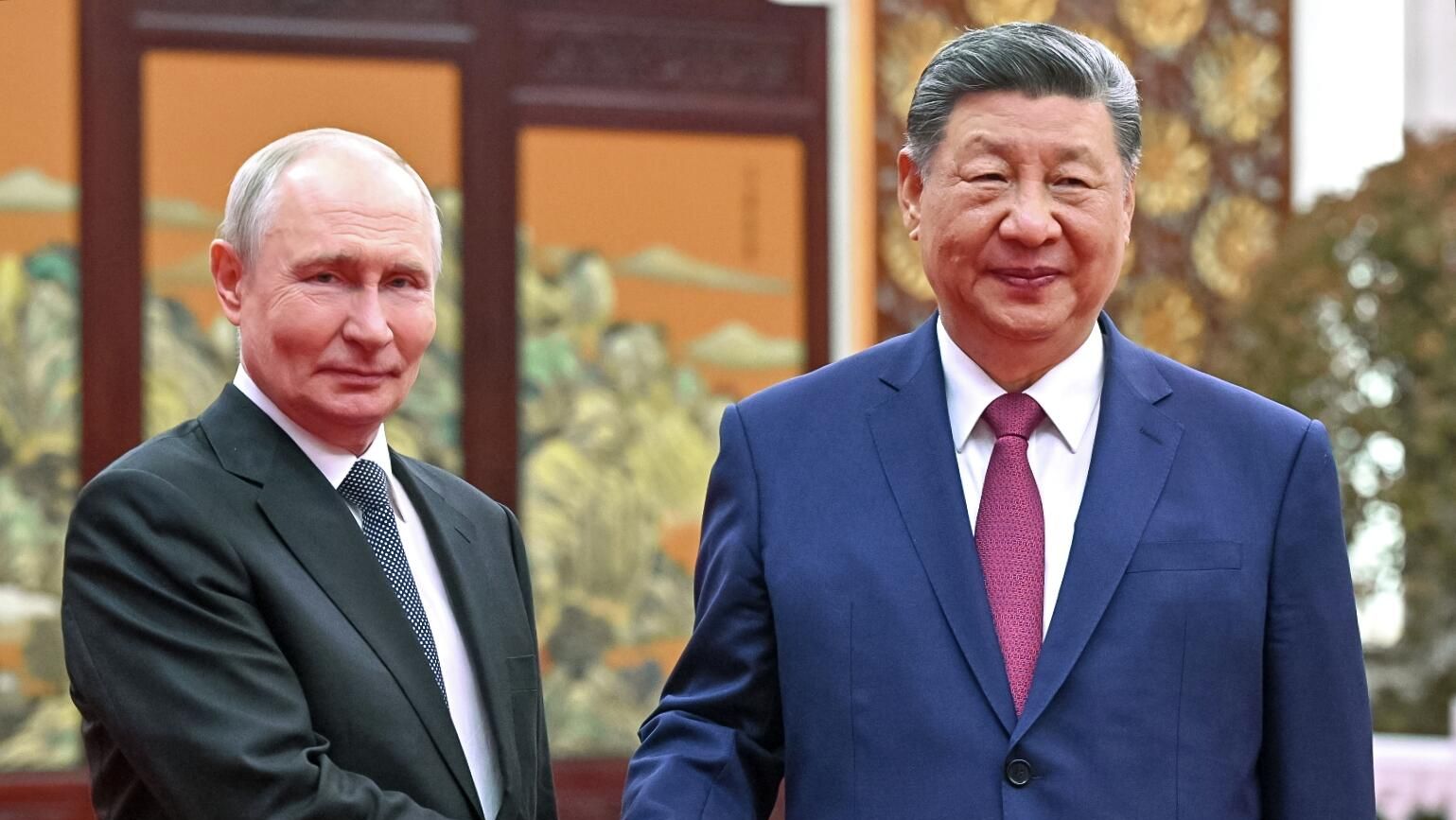 Президент России Владимир Путин и председатель КНР Си Цзиньпин во время встречи в Пекине Президент России Владимир Путин и председатель КНР Си Цзиньпин во время встречи в Пекине - РИА Новости, 1920, 21.05.2026