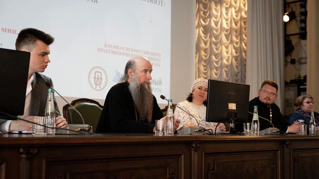Участники второй встречи всероссийского практико-ориентированного семинара Традиционные религии в информационной политике высшей школы в Московской духовной академии