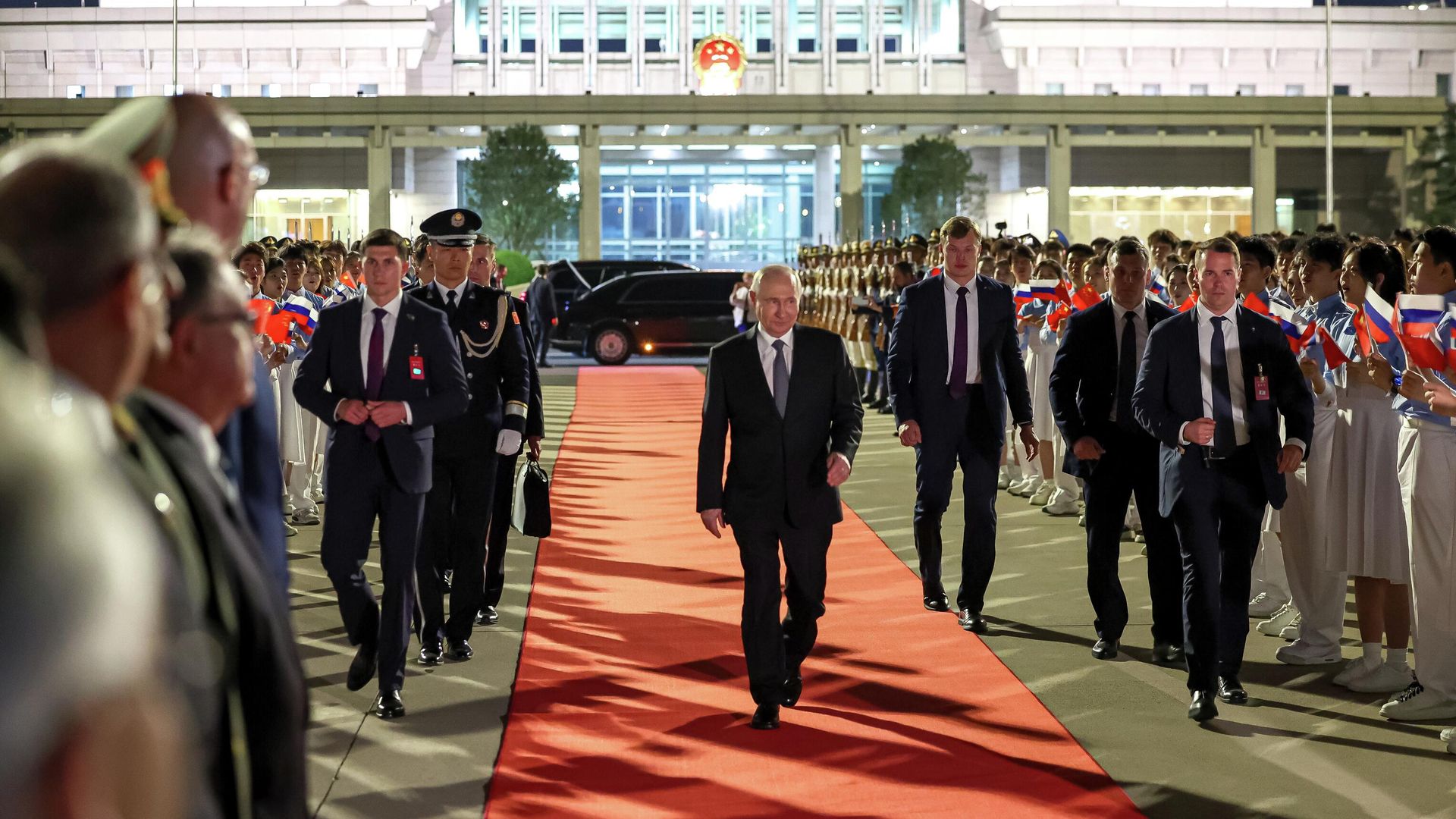 Президент РФ Владимир Путин в аэропорту Пекина - РИА Новости, 1920, 20.05.2026