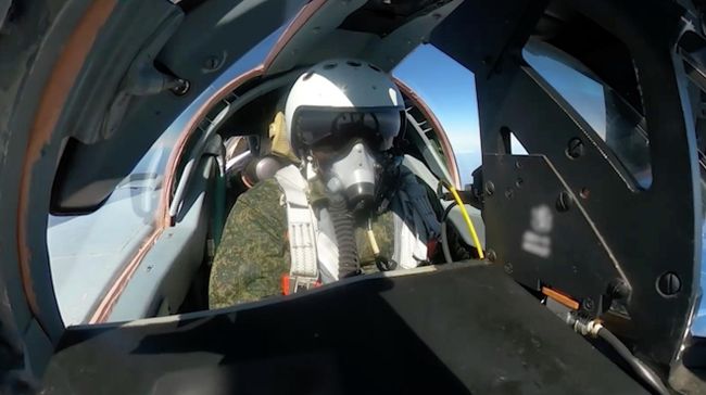 Авиация ВКС России в рамках учения ядерных сил отрабатывает снаряжение специальными боевыми частями ракет Кинжал