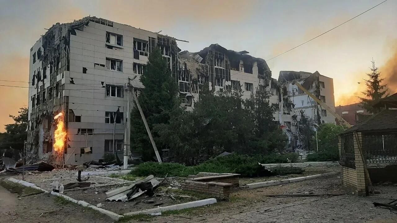 Последствия удара ВСУ по колледжу в Старобельске в ЛНР Последствия удара ВСУ по колледжу в Старобельске в ЛНР - РИА Новости, 1920, 10.06.2026