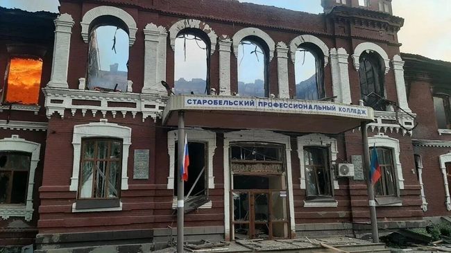 Последствия удара ВСУ по колледжу в Старобельске в ЛНР