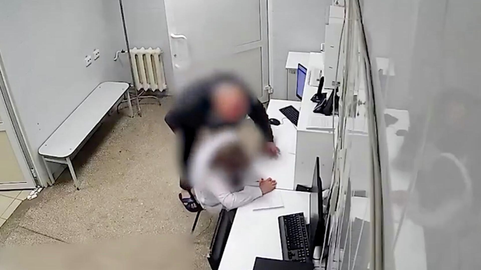 Пьяный мужчина ударил медсестру в больнице в Орске Пьяный мужчина ударил медсестру в больнице в Орске - РИА Новости, 1920, 22.05.2026