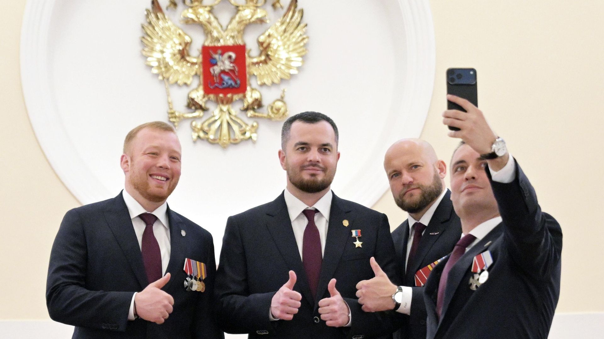 Участники СВО и программы Время Героев перед началом встречи с президентом Путиным Участники СВО и программы Время Героев перед началом встречи с президентом Путиным - РИА Новости, 1920, 22.05.2026