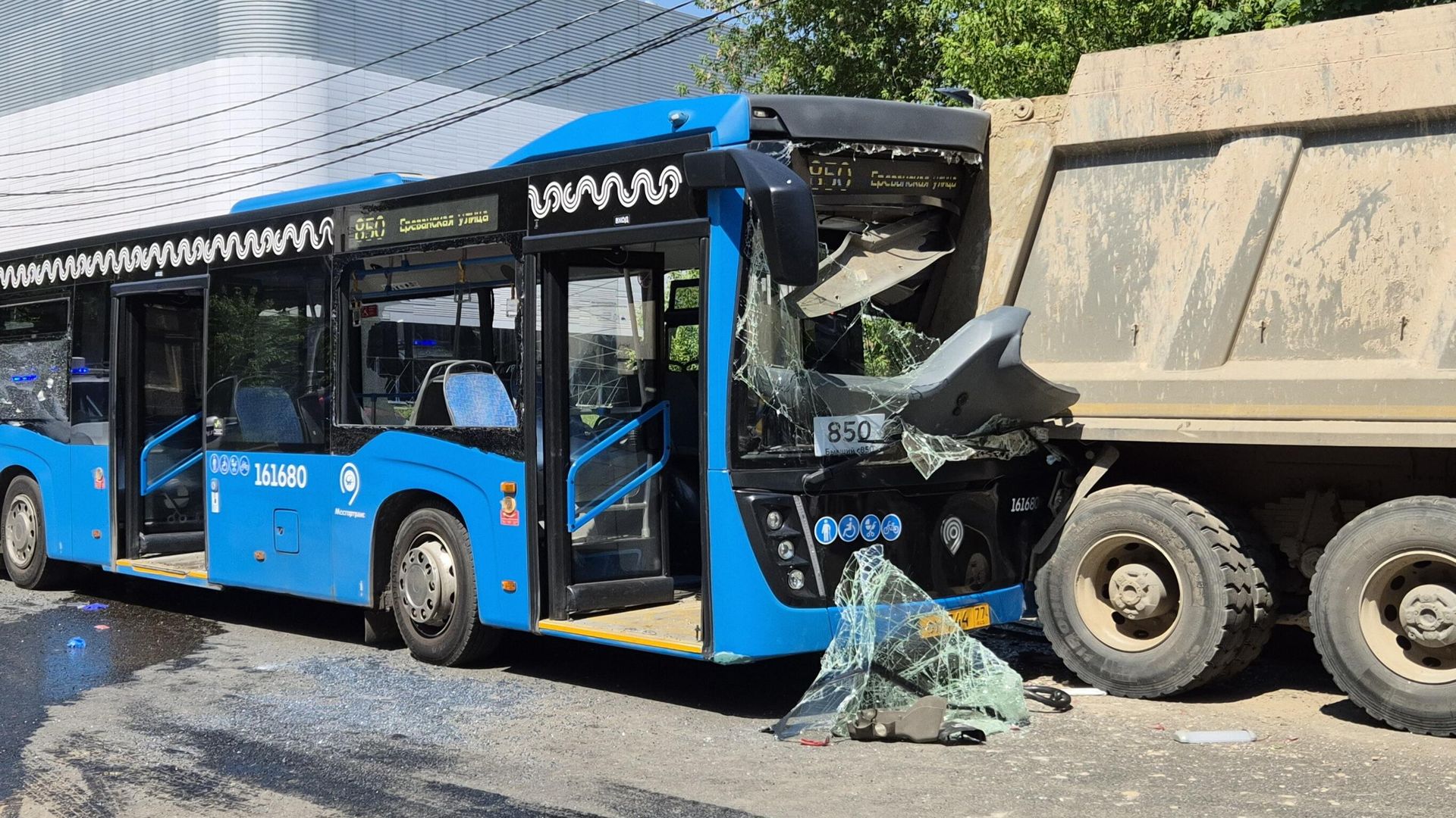 ДТП с участием автобуса на юге Москвы. 22 мая 2026 ДТП с участием автобуса на юге Москвы. 22 мая 2026 - РИА Новости, 1920, 22.05.2026