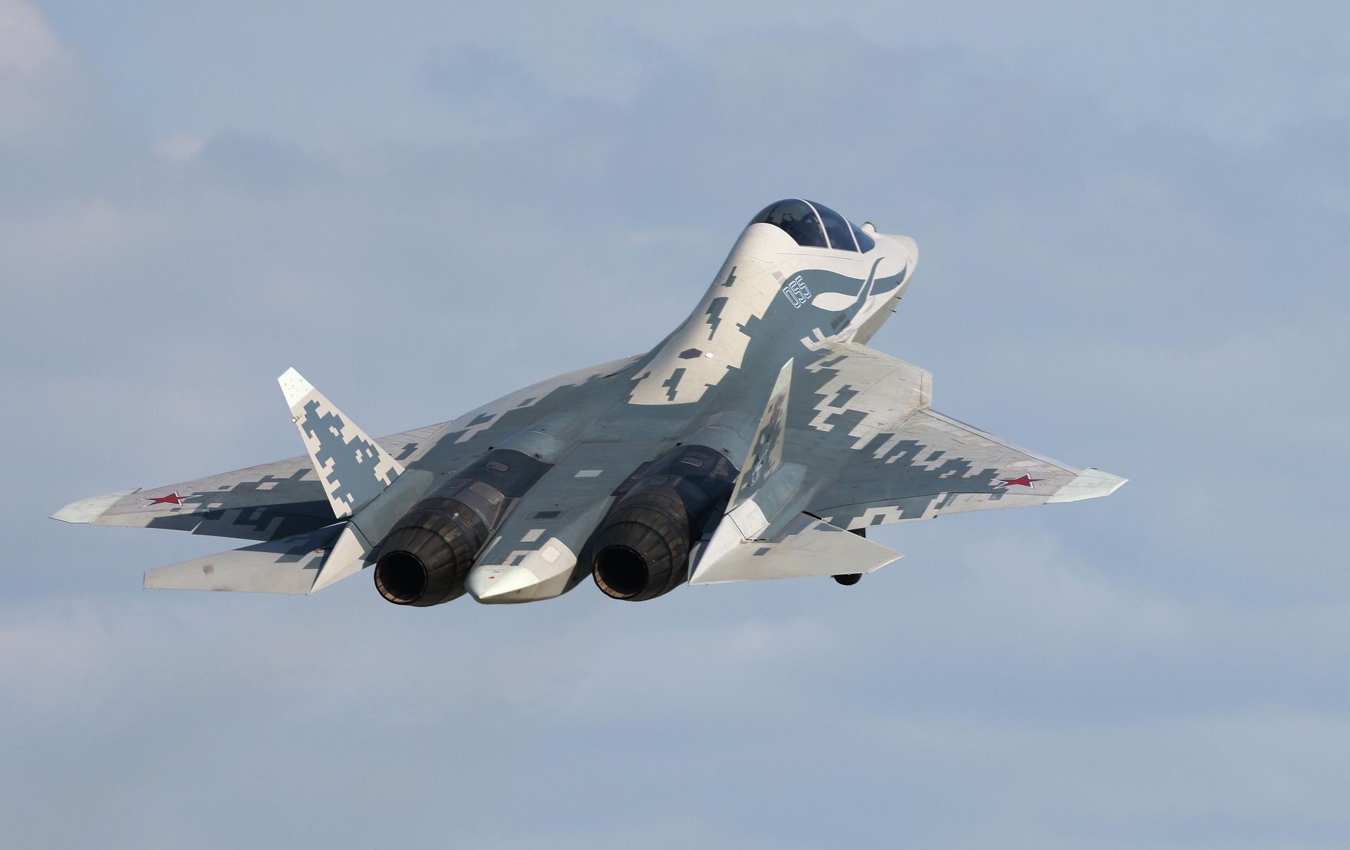 Двухместный многофункциональный истребитель пятого поколения Су-57Д во время летных испытаний в Московской области - РИА Новости, 1920, 22.05.2026