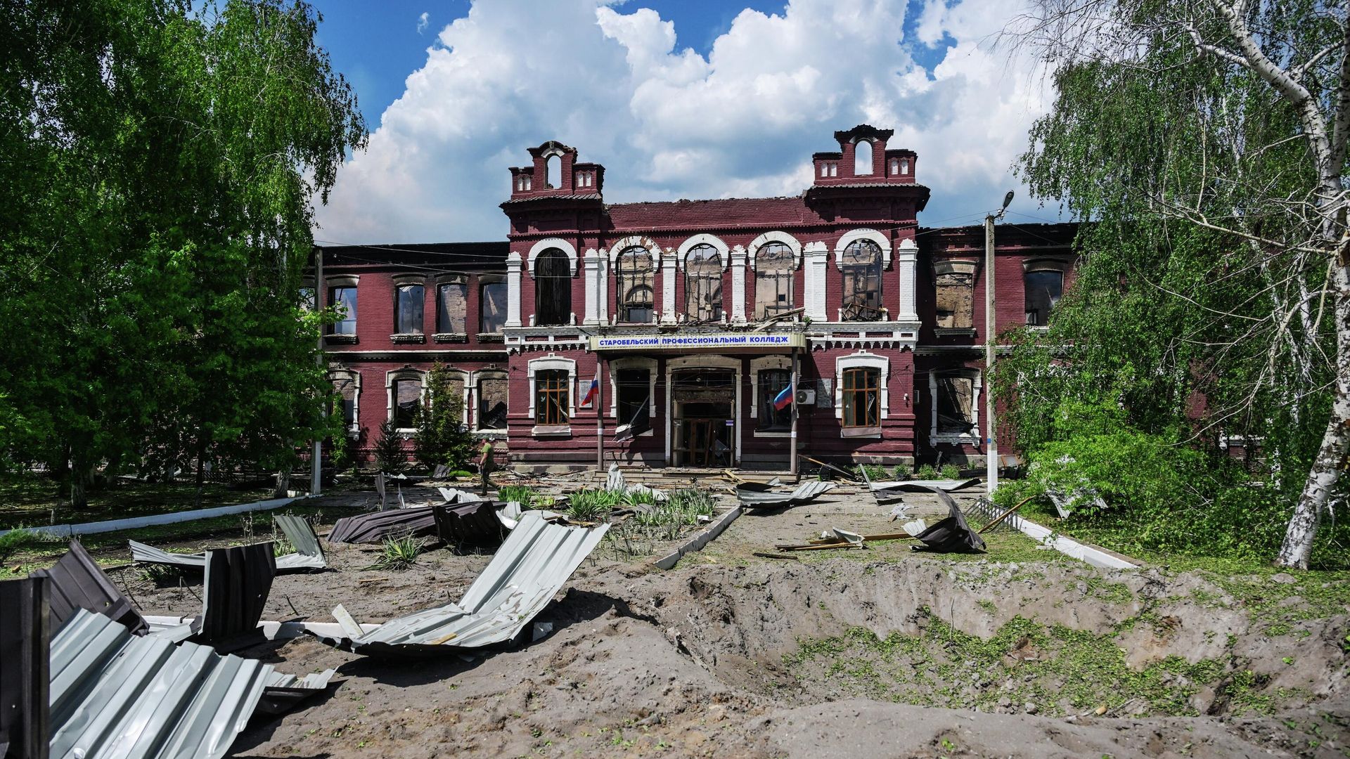 Последствия беспилотной атаки ВСУ в Старобельске в ЛНР - РИА Новости, 1920, 01.06.2026