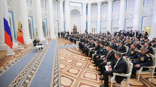 Президент РФ Владимир Путин проводит встречу в Кремле с участниками образовательной программы для ветеранов и участников специальной военной операции Время Героев
