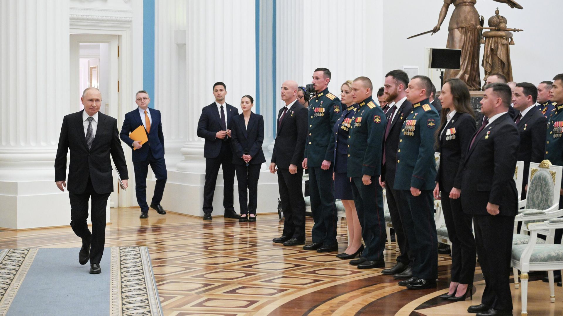 Президент РФ Владимир Путин на встрече в Кремле с участниками образовательной программы для ветеранов и участников специальной военной операции Время Героев - РИА Новости, 1920, 22.05.2026
