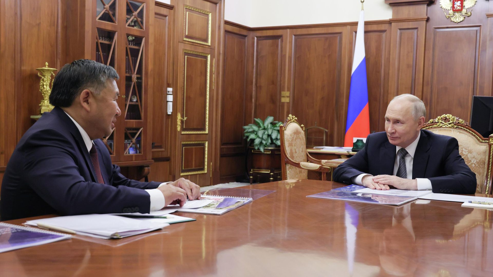 Президент Владимир Путин встретился с главой Тывы Владиславом Ховалыгом. 22 мая 2026 Президент Владимир Путин встретился с главой Тывы Владиславом Ховалыгом. 22 мая 2026 - РИА Новости, 1920, 22.05.2026