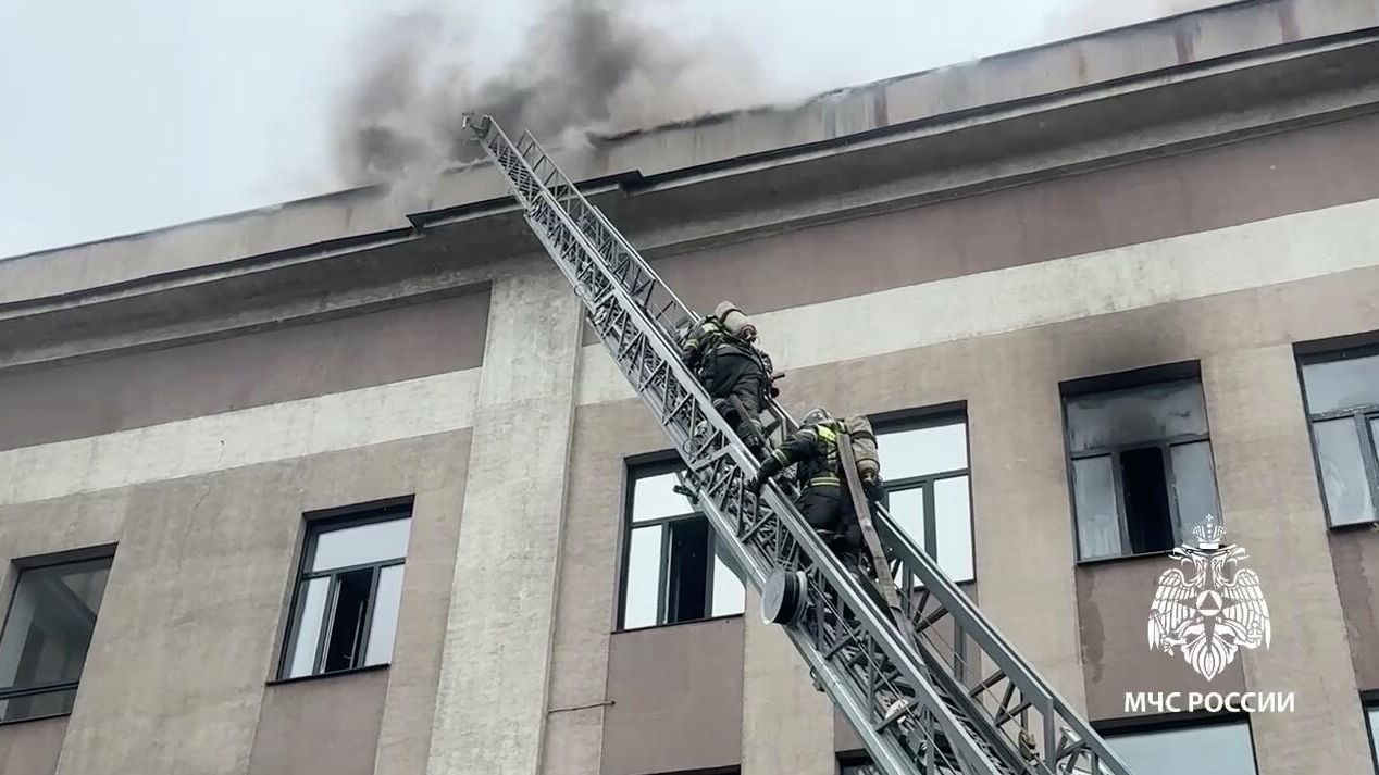 Пожар в здании научно-исследовательского института в Иркутске. 23 мая 2026 Пожар в здании научно-исследовательского института в Иркутске. 23 мая 2026 - РИА Новости, 1920, 23.05.2026