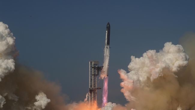 Тестовый полет обновленной версии космического корабля Starship с космодрома Starbase в Бока-Чика