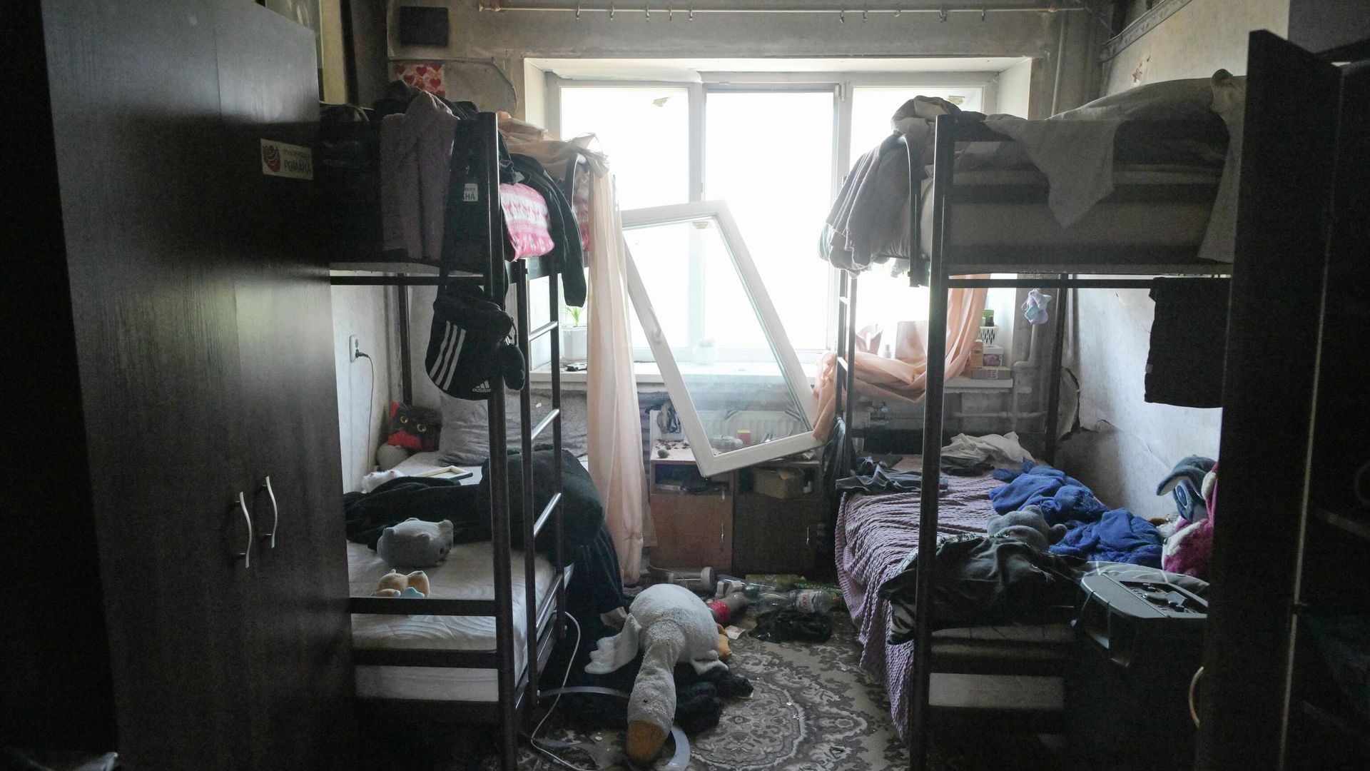 Комната общежития Старобельского колледжа, подвергшегося атаке ВСУ Комната общежития Старобельского колледжа, подвергшегося атаке ВСУ - РИА Новости, 1920, 01.06.2026