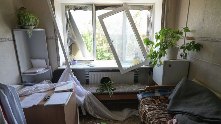 Комната общежития Старобельского колледжа, подвергшегося атаке ВСУ