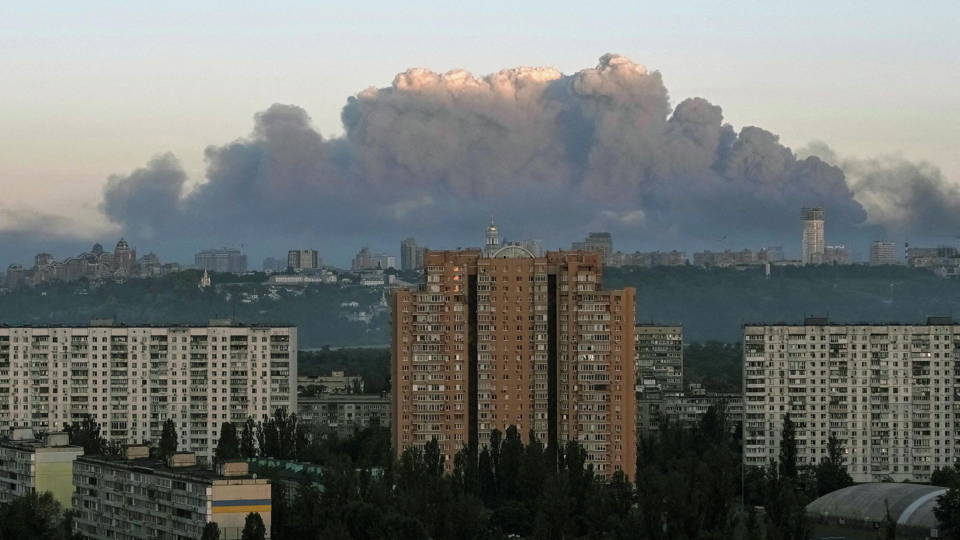 Дым над Киевом, Украина. 24 мая 2026 - РИА Новости, 1920, 24.05.2026