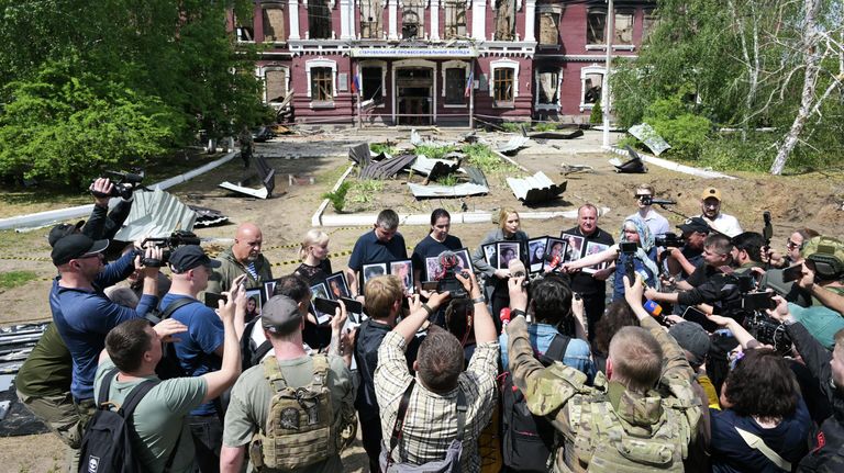 Представители СМИ из 19 стран на месте трагедии в Старобельске в ЛНР Представители СМИ из 19 стран на месте трагедии в Старобельске в ЛНР