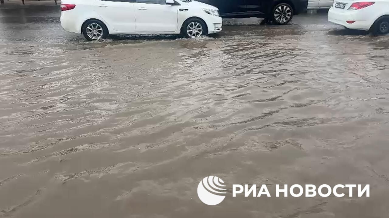 Дороги в Махачкале после ливней Дороги в Махачкале после ливней - РИА Новости, 1920, 25.05.2026
