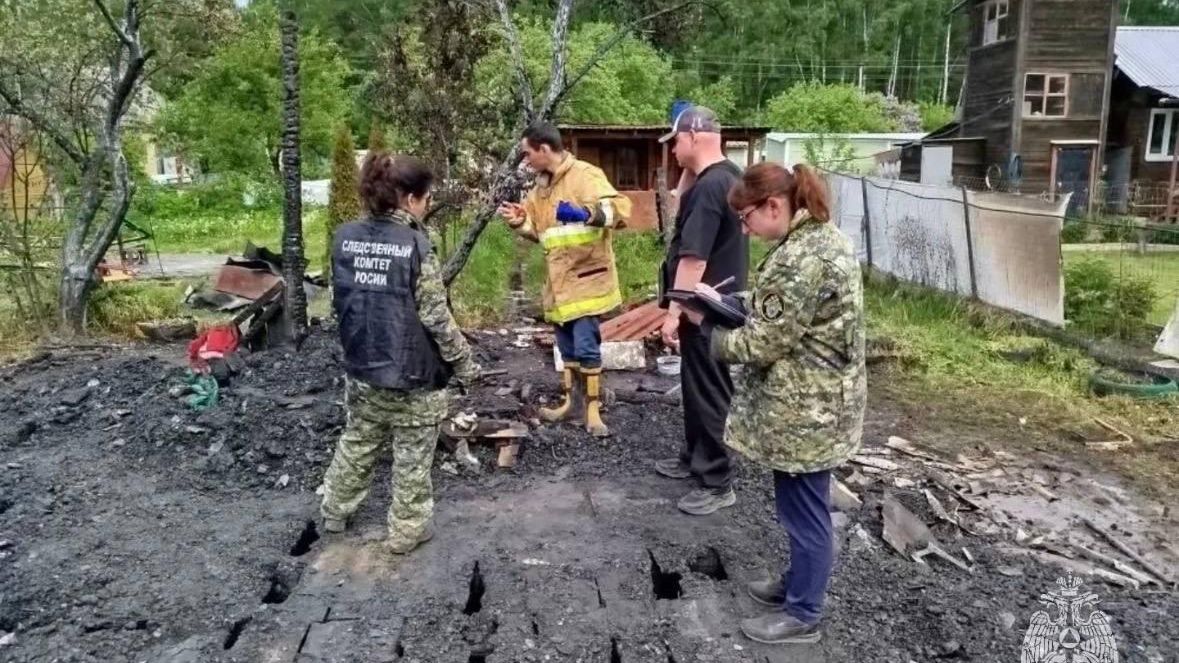 Последствия пожара в дачном доме в Павловском Посаде Московской области Последствия пожара в дачном доме в Павловском Посаде Московской области - РИА Новости, 1920, 25.05.2026