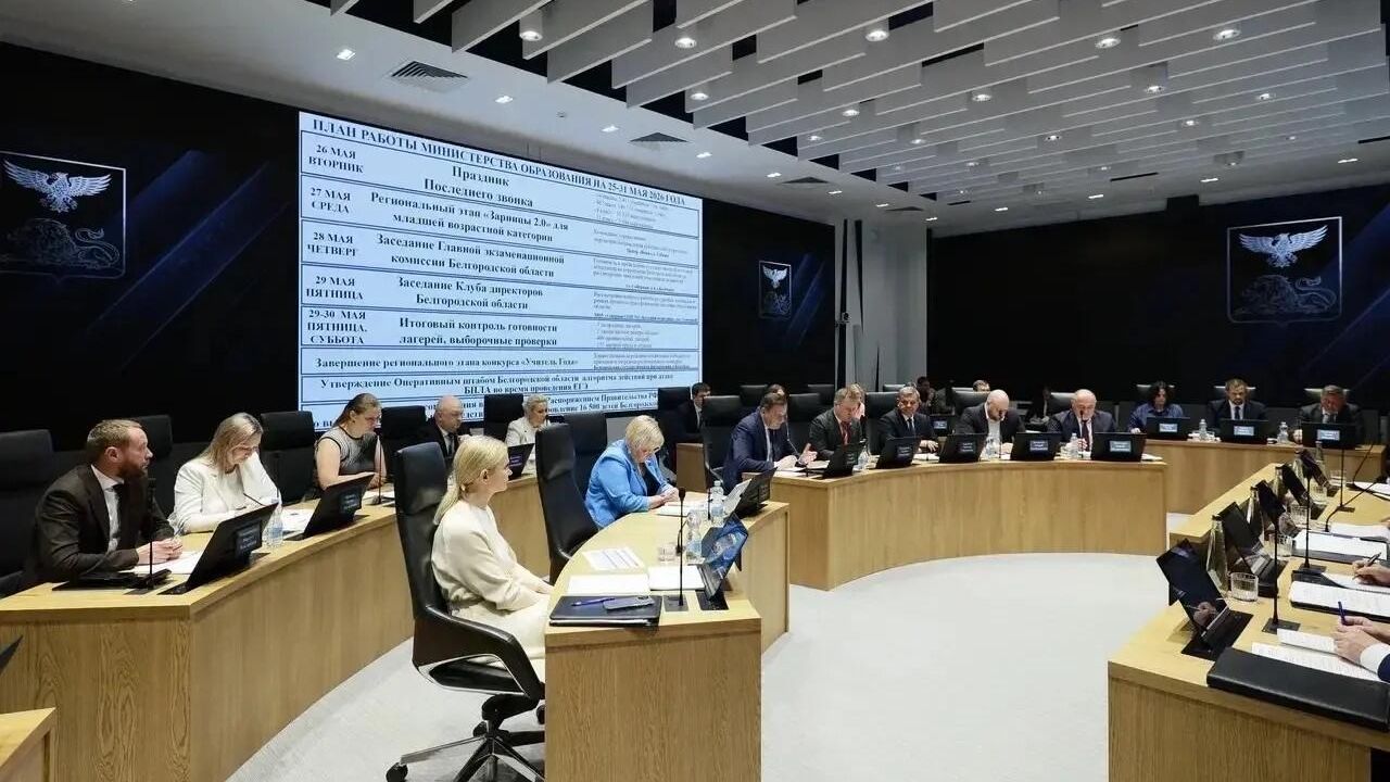 Врио губернатора Белгородской области Александр Шуваев проводит совещание в правительстве Белгородской области. 25 мая 2026 - РИА Новости, 1920, 25.05.2026