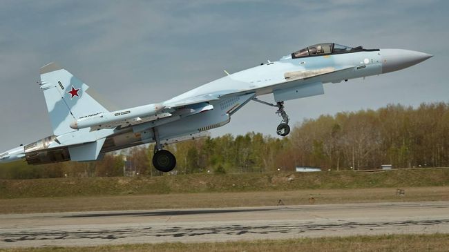 ОАК передала ВКС России партию новых многофункциональных истребителей Су-35С