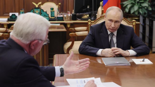 Президент РФ Владимир Путин во время встречи с президентом Российского союза промышленников и предпринимателей Александром Шохиным. 26 мая 2026