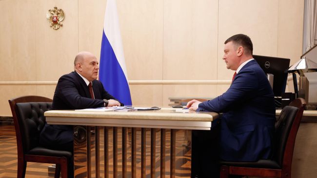 Председатель правительства РФ Михаил Мишустин и председатель Социального фонда России Сергей Чирков во время встречи. 27 мая 2026