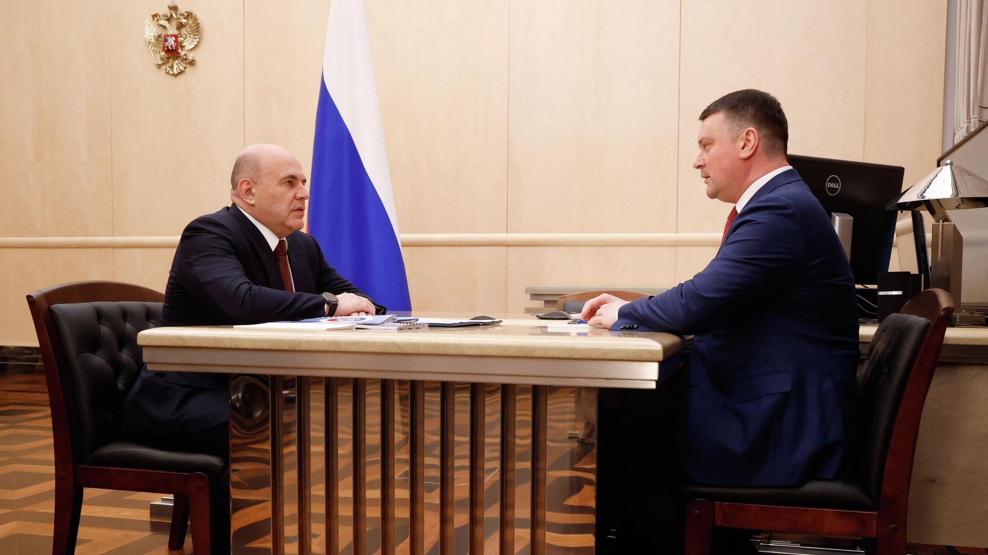 Председатель правительства РФ Михаил Мишустин и председатель Социального фонда России Сергей Чирков во время встречи. 27 мая 2026 Председатель правительства РФ Михаил Мишустин и председатель Социального фонда России Сергей Чирков во время встречи. 27 мая 2026 - РИА Новости, 1920, 27.05.2026