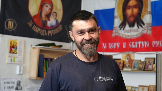 Прораб Артем курирует волонтеров в Волновахе Прораб Артем курирует волонтеров в Волновахе