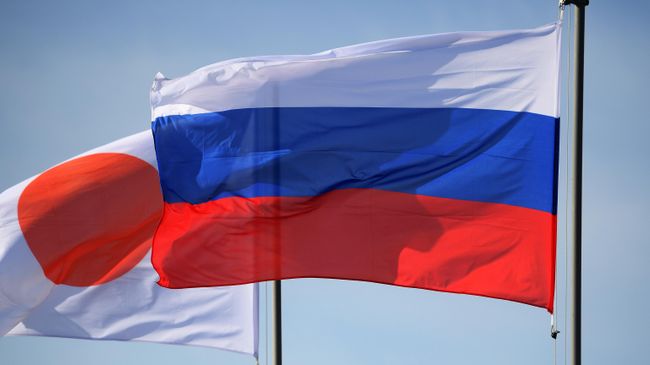 Флаги России и Японии