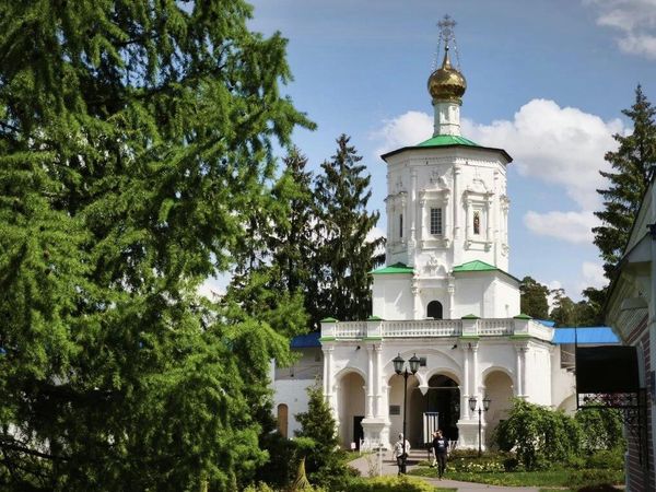 Солотчинский Рождества Богородицы женский монастырь. Надвратная церковь