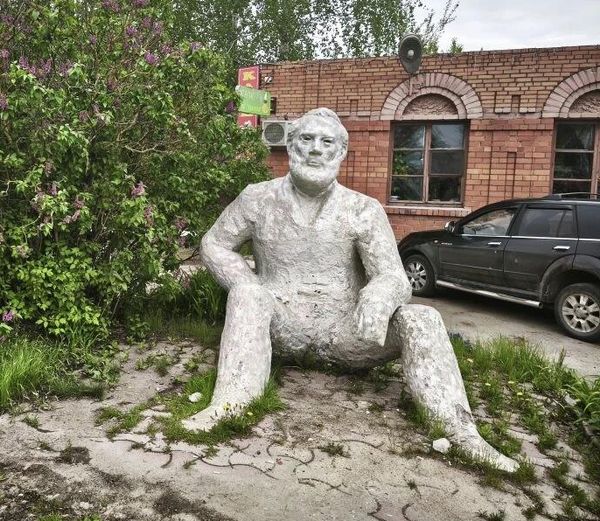 Рязанская область. Памятник Хэмингуэю