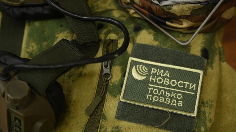 Открытие мемориальной доски корреспонденту РИА Новости Ивану Зуеву в Нижневартовске