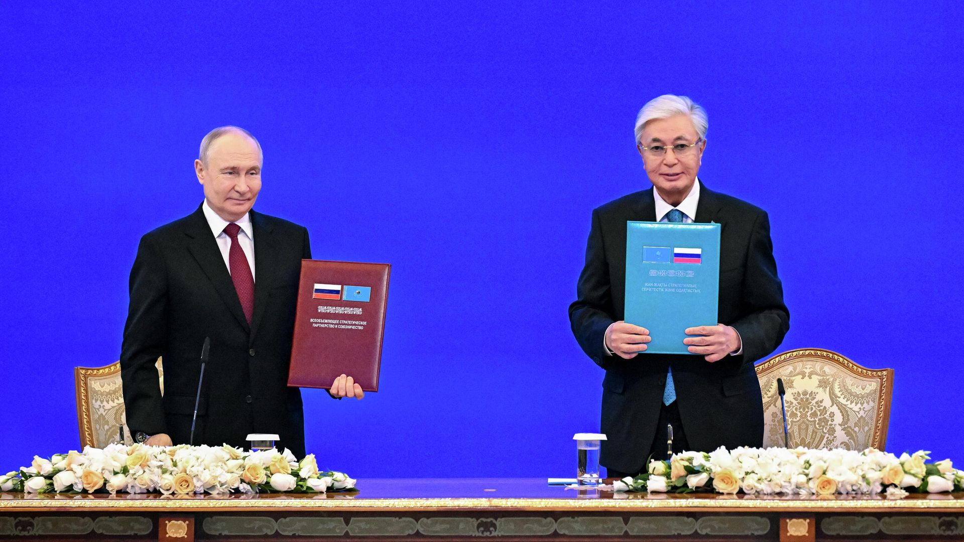 Президент России Владимир Путин и президент Казахстана Касым-Жомарт Токаев во Дворце независимости в Астане на церемонии подписания документов о сотрудничестве - РИА Новости, 1920, 28.05.2026