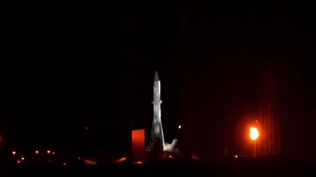 Момент взрыва тяжелой ракеты New Glenn американской Blue Origin