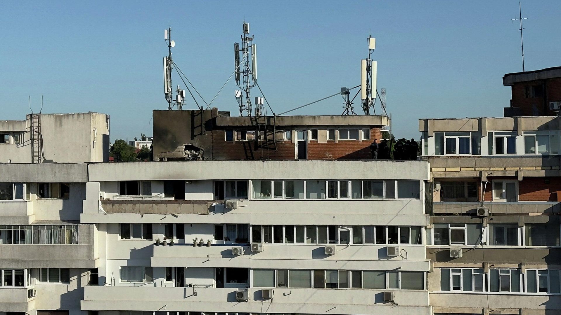 Последствия попадания неопознанного дрона в жилой дом в городе Галац, Румыния - РИА Новости, 1920, 29.05.2026